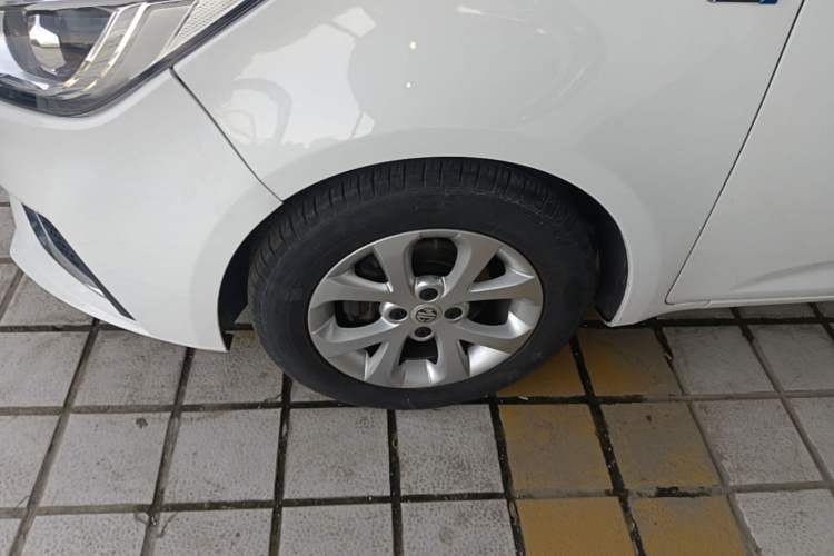 Used MG 3 2017 1.5L Automatic Smart Connect Elite Edition Left Front Wheel Hub