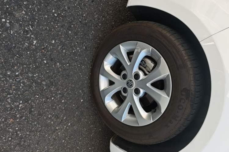 Used MG 3 2017 1.5L Automatic Smart Connect Elite Edition Left Front Wheel Hub