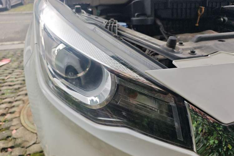 Used MG 3 2017 1.5L Automatic Smart Connect Elite Edition Right Front Headlight