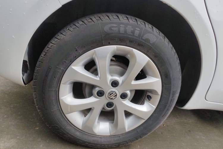Used MG 3 2017 1.5L Automatic Smart Connect Elite Edition Right Rear Wheel Hub