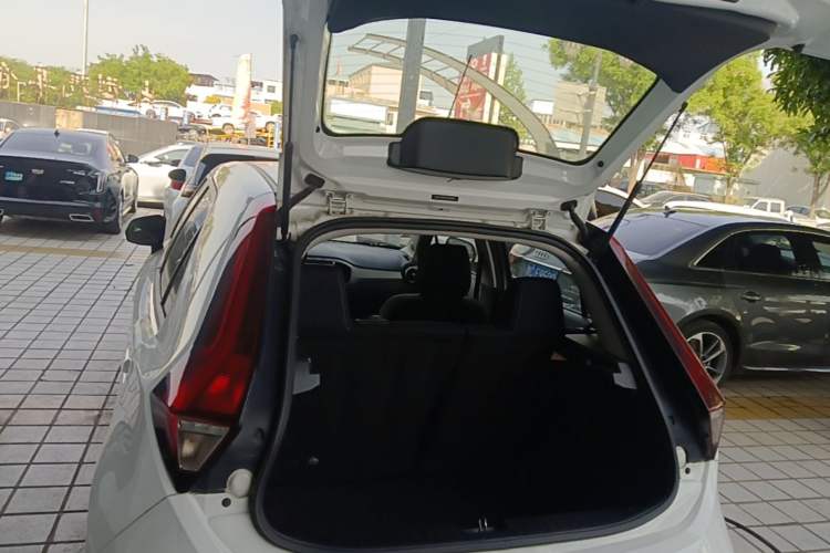 Used MG 3 2017 1.5L Automatic Smart Connect Elite Edition Trunk