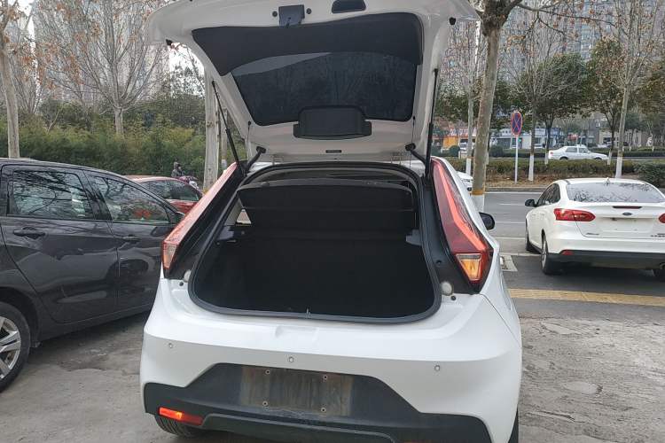 Used MG 3 2017 1.5L Automatic Smart Connect Luxury Edition Trunk