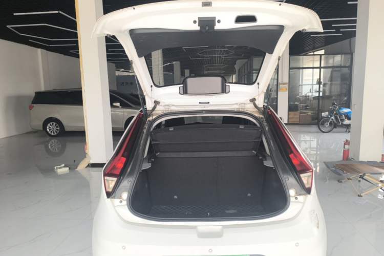 Used MG 3 2017 1.5L Automatic Smart Connect Elite Edition Trunk