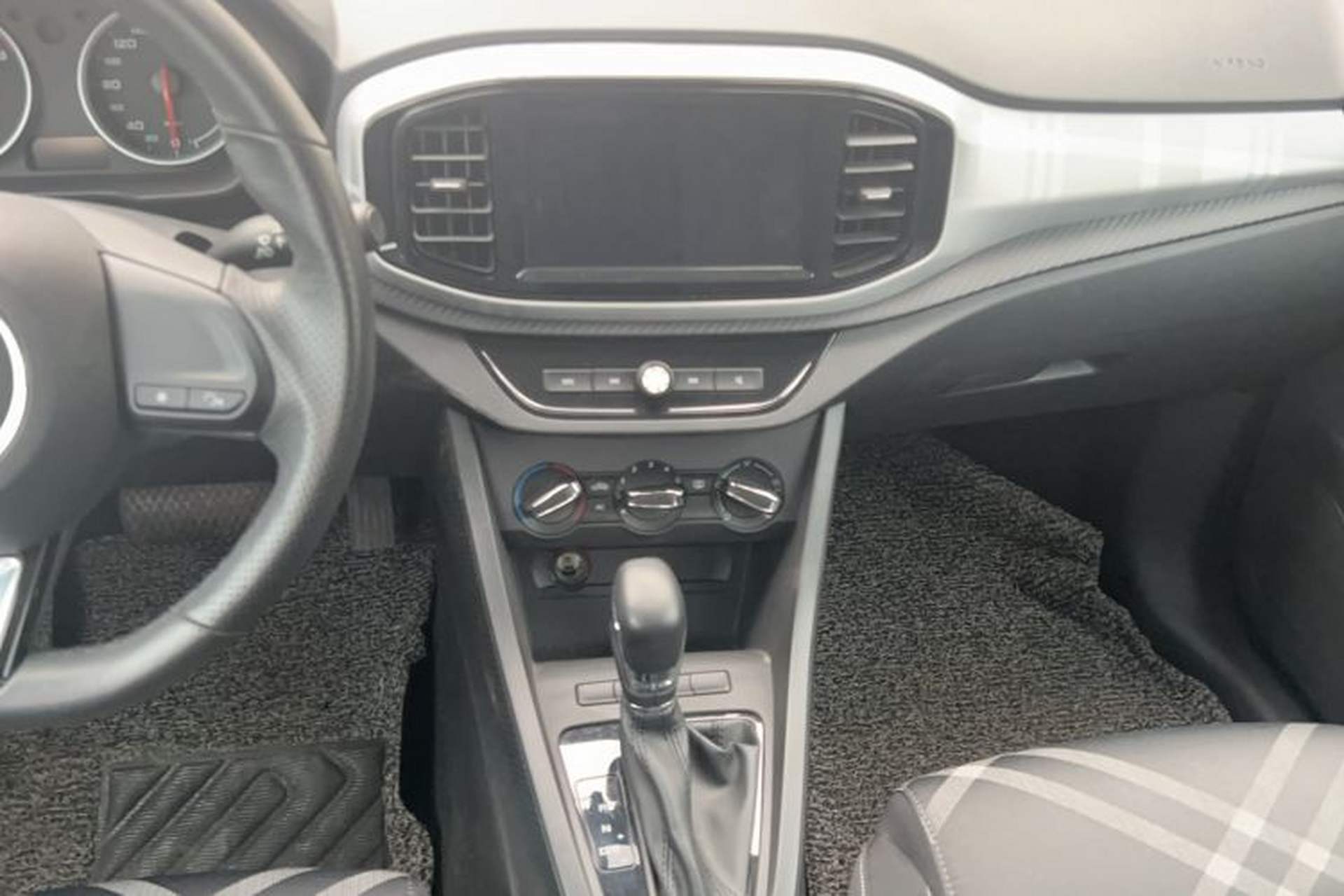 Used MG 3 2017 1.5L Automatic Smart Connect Elite Edition Audio And AC Panel