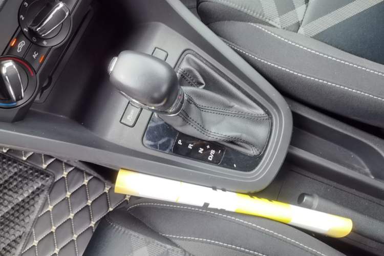 Used MG 3 2017 1.5L Automatic Smart Connect Luxury Edition Gear Lever