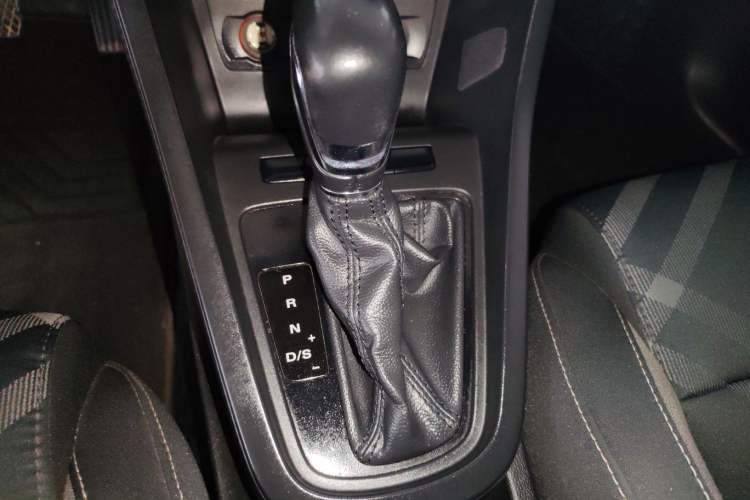 Used MG 3 2017 1.5L Automatic Smart Connect Elite Edition Gear Lever