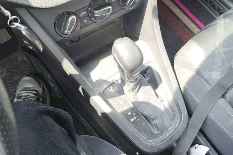 Used MG 3 2017 1.5L Automatic Smart Connect Elite Edition Gear Lever