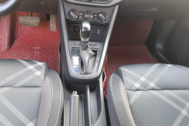 Used MG 3 2017 1.5L Automatic Smart Connect Luxury Edition Gear Lever