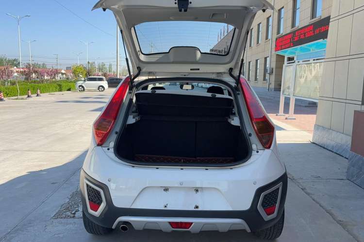 Used MG 3SW 2015 1.5L AMT Elite Model Trunk