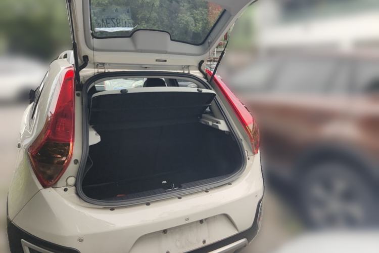 Used MG 3SW 2015 1.5L AMT Elite Model Trunk