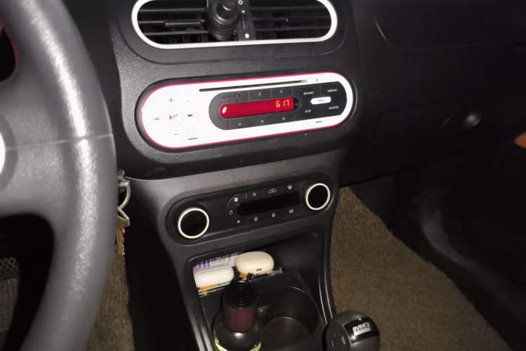 Used MG 3SW 2015 1.5L AMT Elite Model Audio And AC Panel