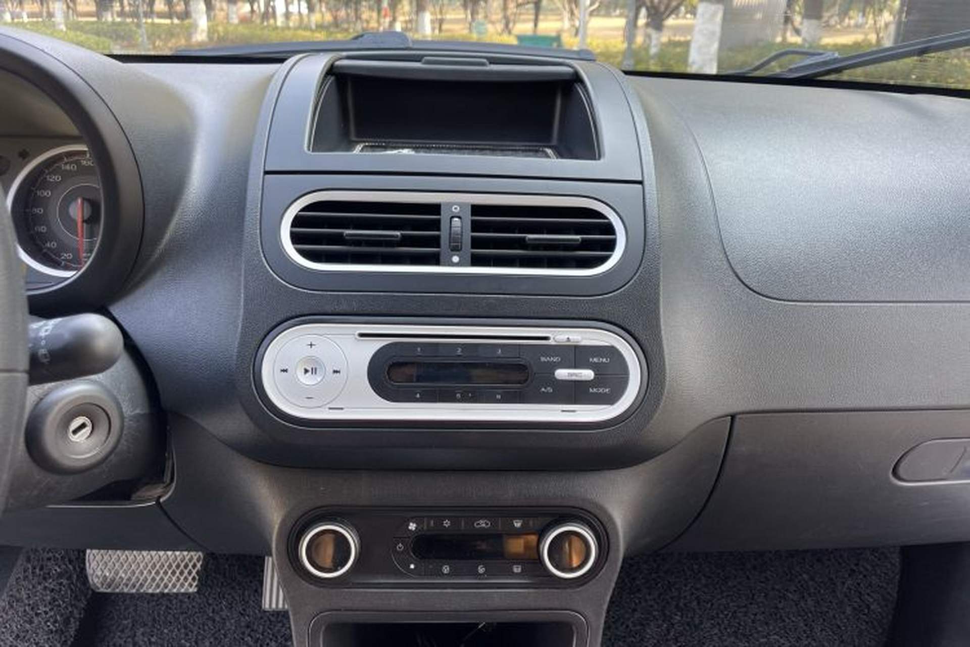 Used MG 3SW 2015 1.5L AMT Elite Model Audio And AC Panel