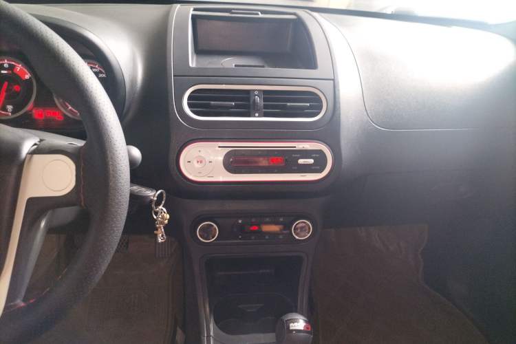 Used MG 3SW 2015 1.5L AMT Elite Model Audio And AC Panel