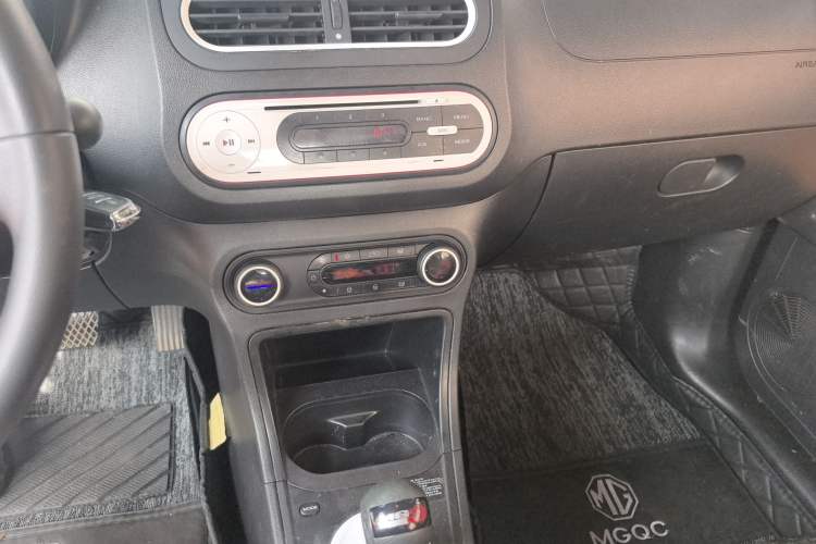 Used MG 3SW 2015 1.5L AMT Elite Model Audio And AC Panel