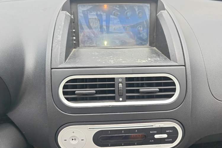 Used MG 3SW 2015 1.5L AMT Elite Model Audio And AC Panel