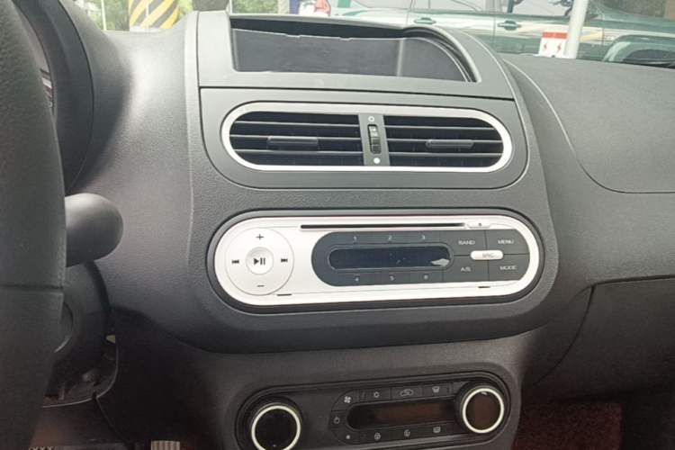 Used MG 3SW 2015 1.5L AMT Elite Model Audio And AC Panel