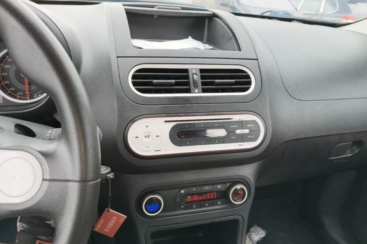 Used MG 3SW 2015 1.5L AMT Elite Model Audio And AC Panel