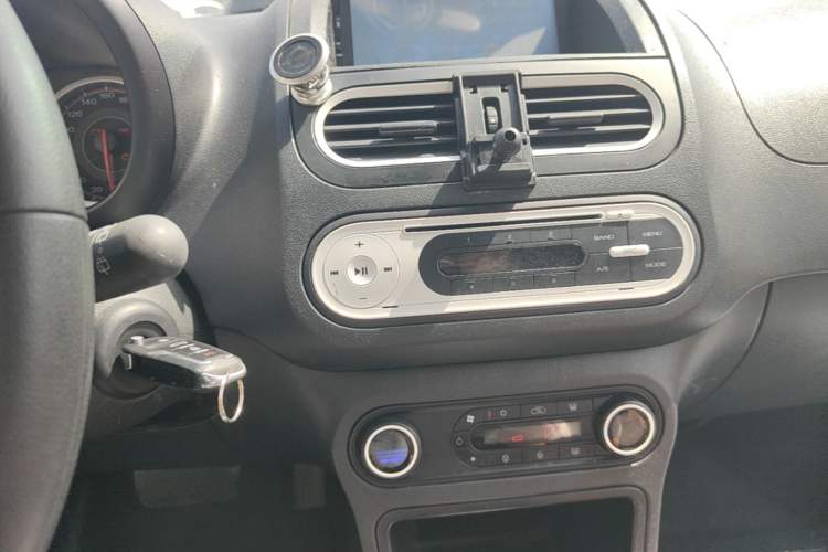 Used MG 3SW 2015 1.5L AMT Elite Model Audio And AC Panel
