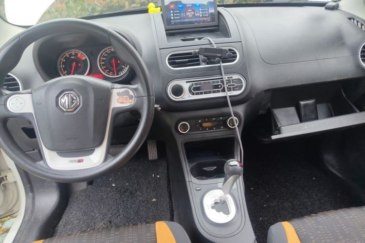 Used MG 3SW 2015 1.5L AMT Elite Model Center Console
