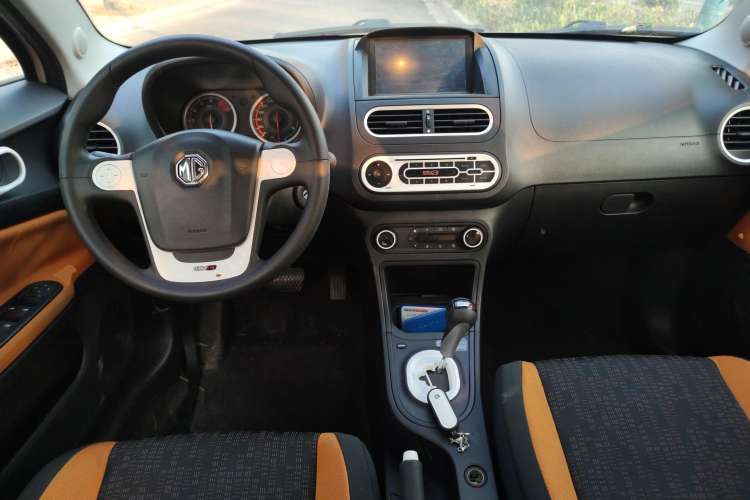 Used MG 3SW 2015 1.5L AMT Elite Model Center Console
