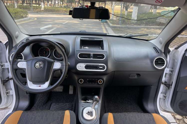 Used MG 3SW 2015 1.5L AMT Elite Model Center Console