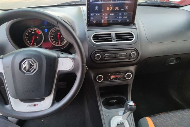 Used MG 3SW 2015 1.5L AMT Elite Model Center Console