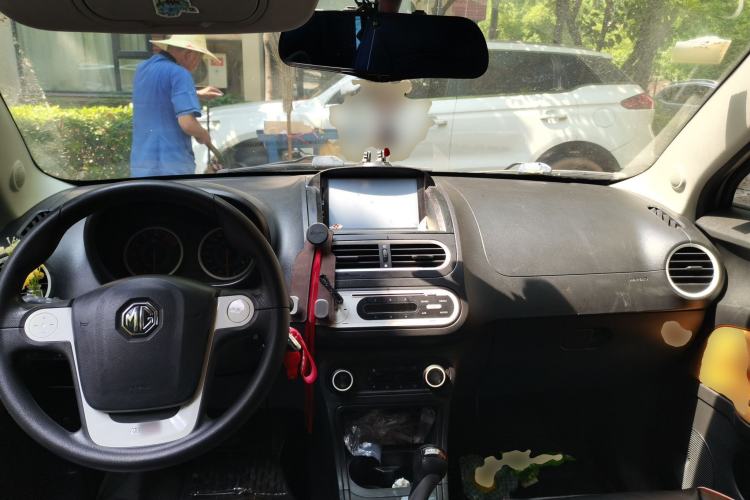 Used MG 3SW 2015 1.5L AMT Elite Model Center Console