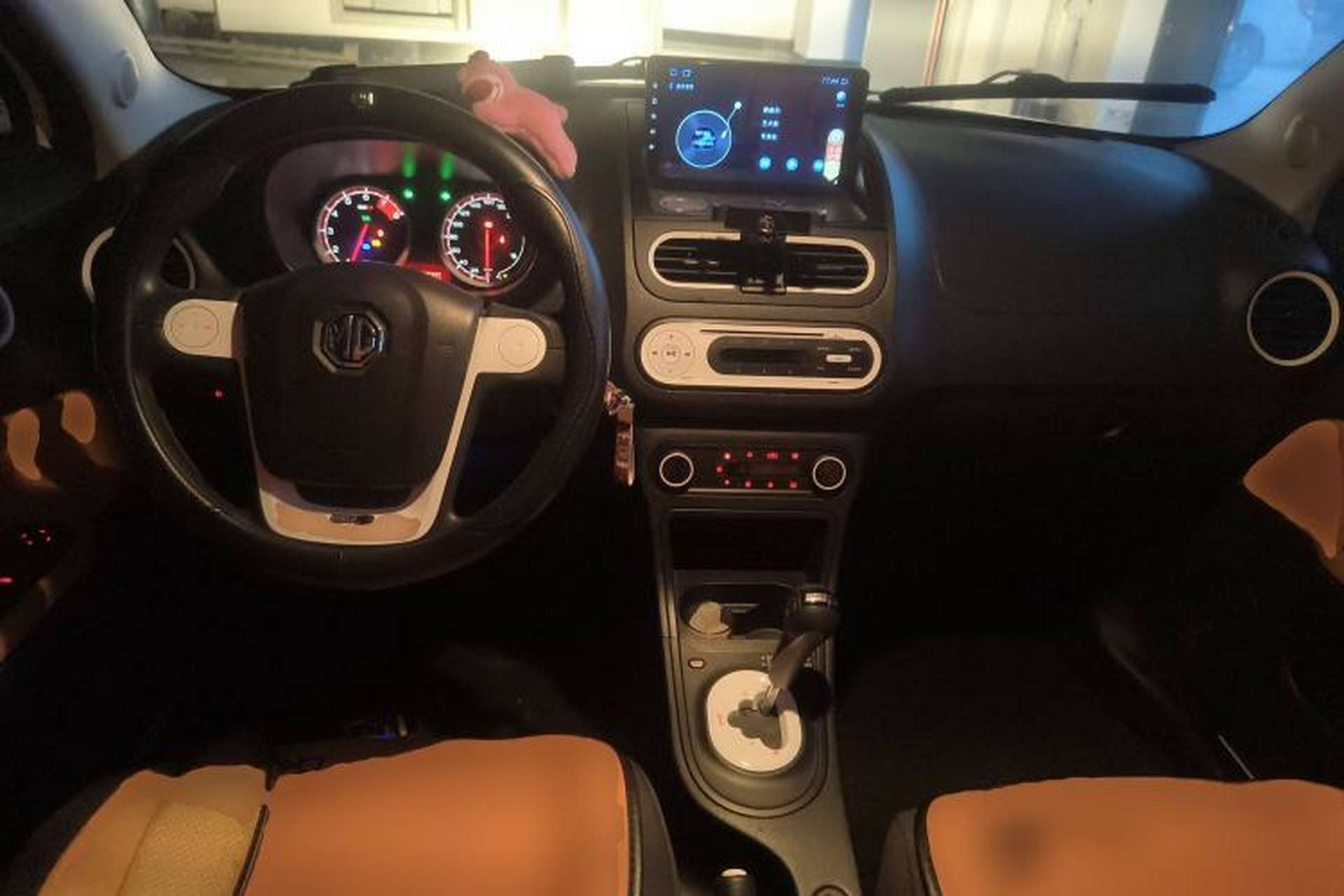 Used MG 3SW 2015 1.5L AMT Elite Model Center Console