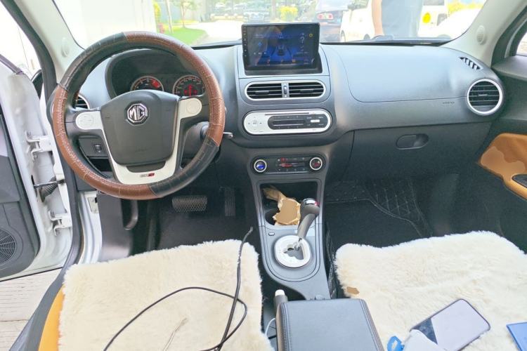 Used MG 3SW 2015 1.5L AMT Elite Model Center Console