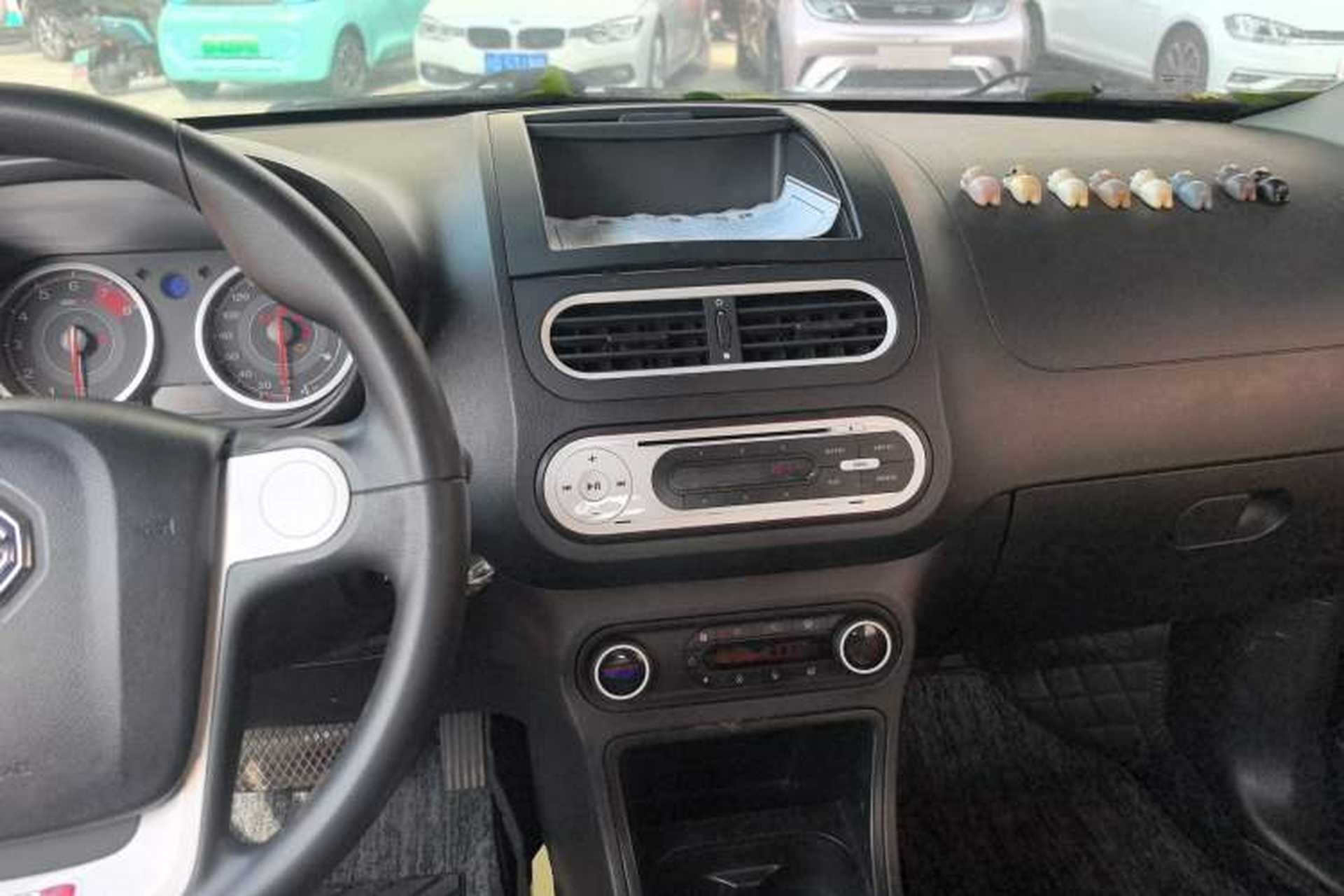 Used MG 3SW 2015 1.5L AMT Elite Model Center Console