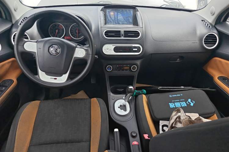 Used MG 3SW 2015 1.5L AMT Elite Model Center Console