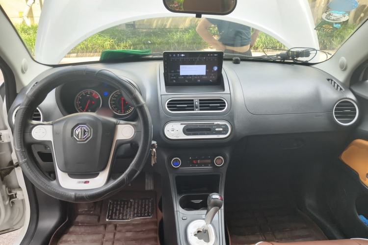 Used MG 3SW 2015 1.5L AMT Elite Model Center Console