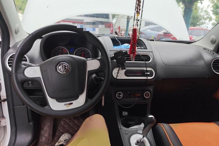 Used MG 3SW 2015 1.5L AMT Elite Model Center Console