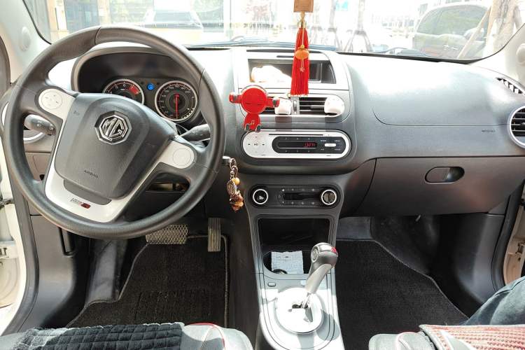 Used MG 3SW 2015 1.5L AMT Elite Model Center Console