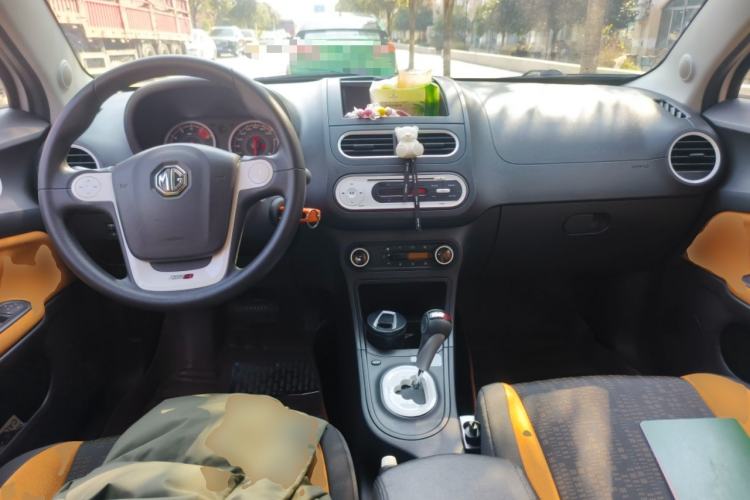 Used MG 3SW 2015 1.5L AMT Elite Model Center Console