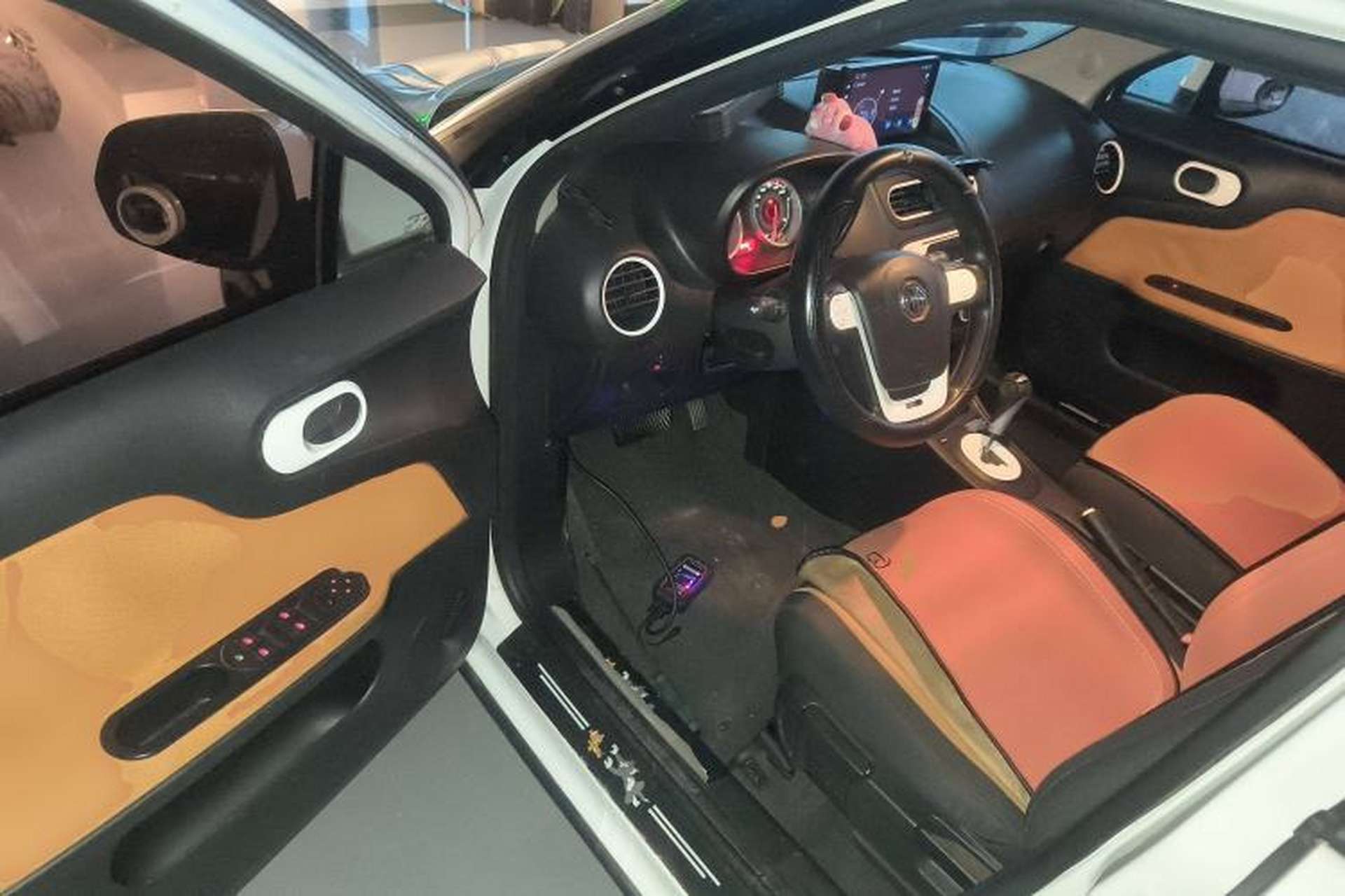 Used MG 3SW 2015 1.5L AMT Elite Model Driver Seat