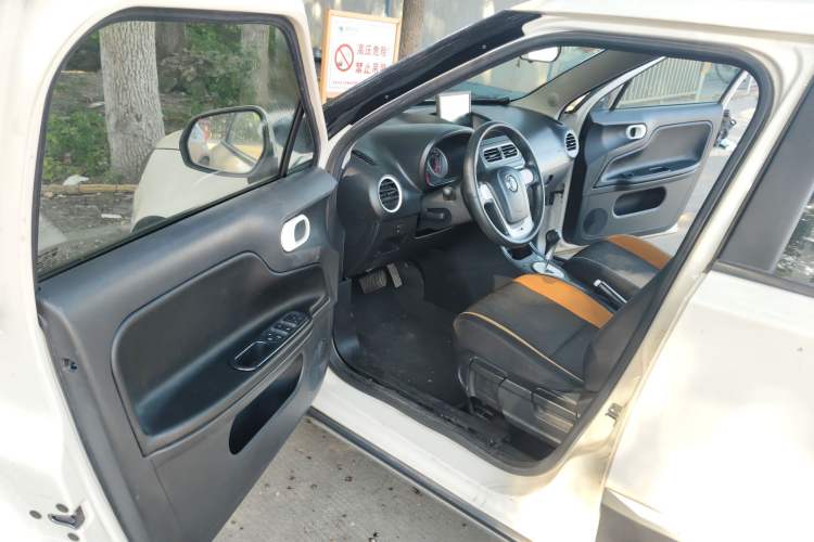 Used MG 3SW 2015 1.5L AMT Elite Model Driver Seat