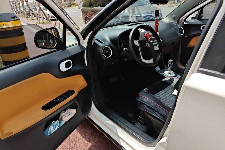 Used MG 3SW 2015 1.5L AMT Elite Model Driver Seat