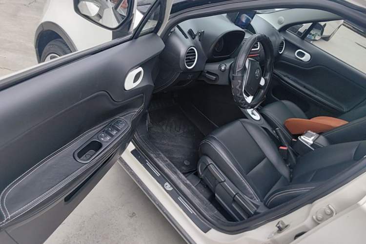 Used MG 3SW 2015 1.5L AMT Elite Model Driver Seat