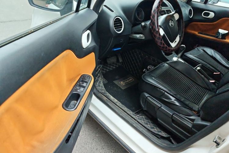 Used MG 3SW 2015 1.5L AMT Elite Model Driver Seat
