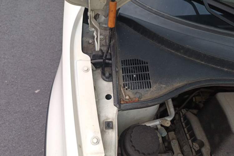 Used MG 3SW 2015 1.5L AMT Elite Model Engine Bay Right