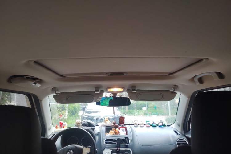 Used MG 3SW 2015 1.5L AMT Elite Model Headliner