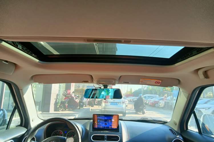 Used MG 3SW 2015 1.5L AMT Elite Model Headliner