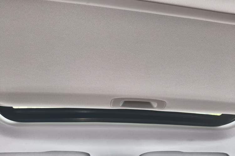 Used MG 3SW 2015 1.5L AMT Elite Model Headliner