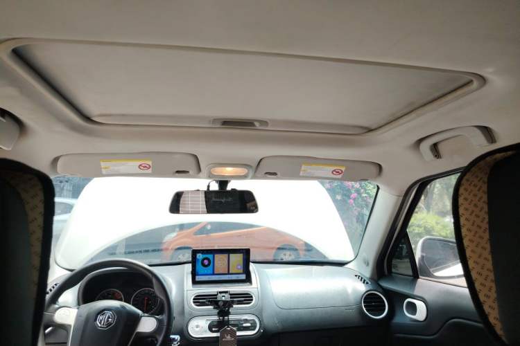 Used MG 3SW 2015 1.5L AMT Elite Model Headliner