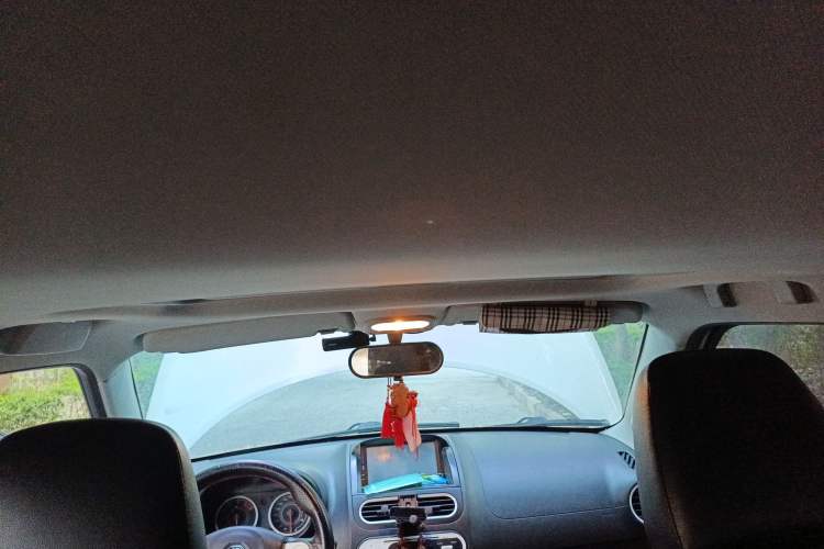 Used MG 3SW 2015 1.5L AMT Elite Model Headliner