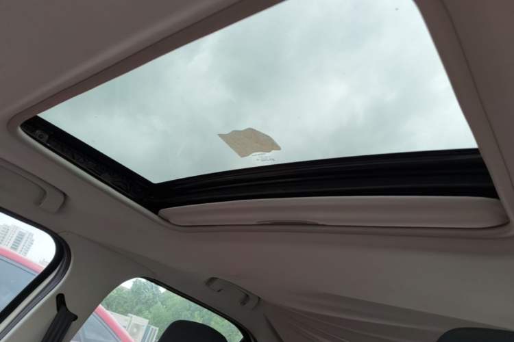 Used MG 3SW 2015 1.5L AMT Elite Model Headliner