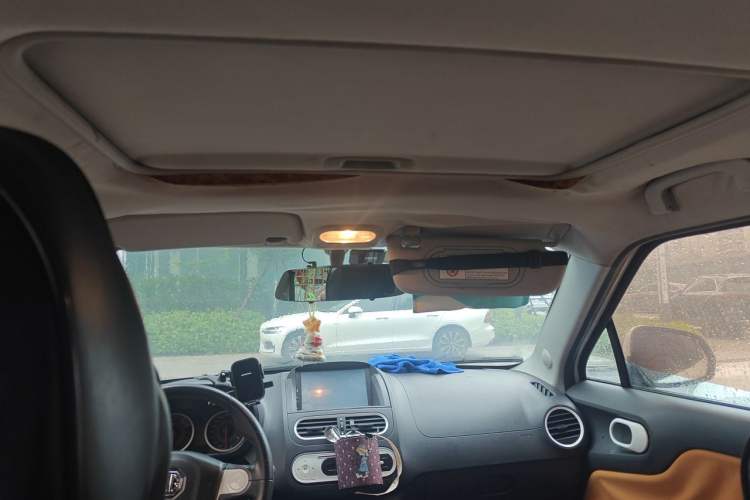 Used MG 3SW 2015 1.5L AMT Elite Model Headliner