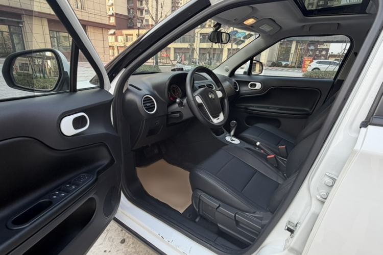 Used MG 3SW 2015 1.5L AMT Elite Model Interior 2