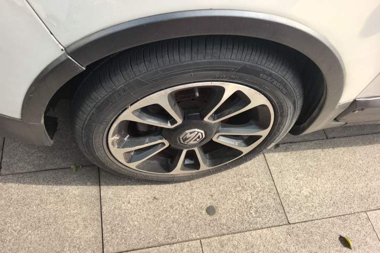 Used MG 3SW 2015 1.5L AMT Elite Model Left Front Wheel Hub